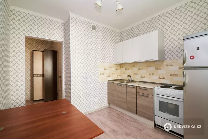 1-комнатная квартира, этаж 2 из 9, 38 м², На длительный срок, фотография 4