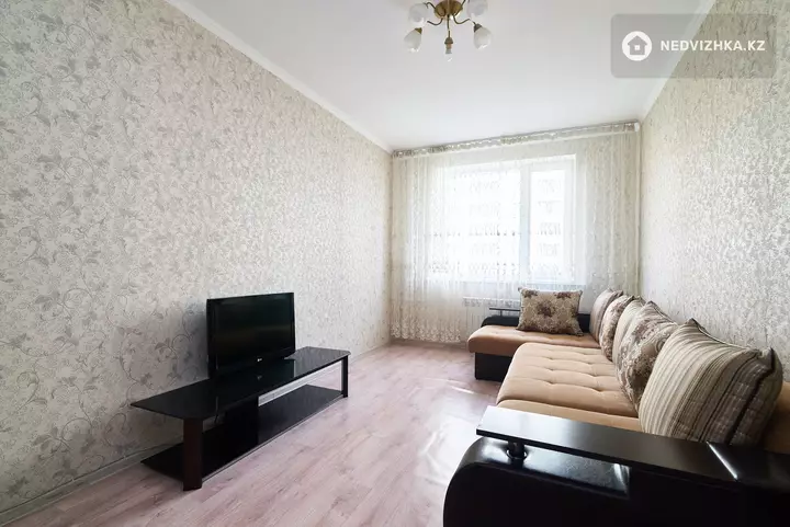 1-комнатная квартира, этаж 2 из 9, 38 м², На длительный срок, фотография 2