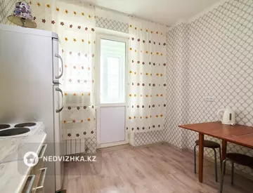 1-комнатная квартира, этаж 2 из 9, 38 м², На длительный срок, миниатюра 6