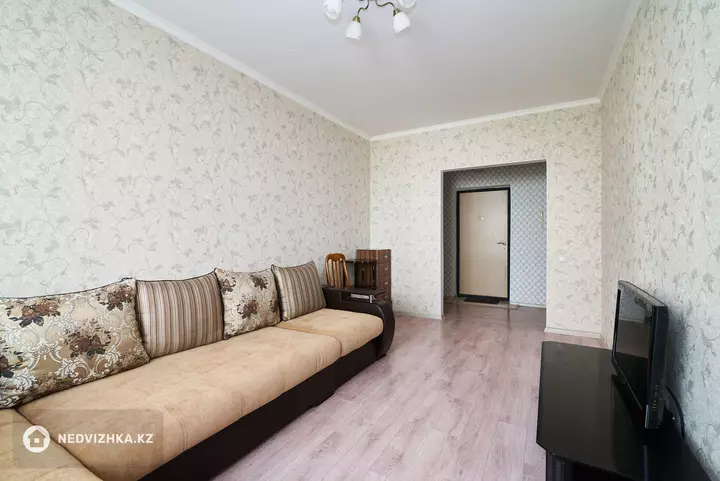 1-комнатная квартира, этаж 2 из 9, 38 м², На длительный срок, фотография 3