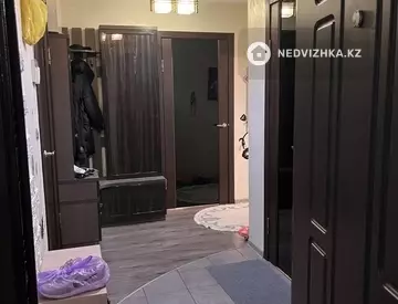 3-комнатная квартира, этаж 3 из 4, 67 м², миниатюра 2