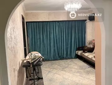 3-комнатная квартира, этаж 3 из 4, 67 м², миниатюра 1