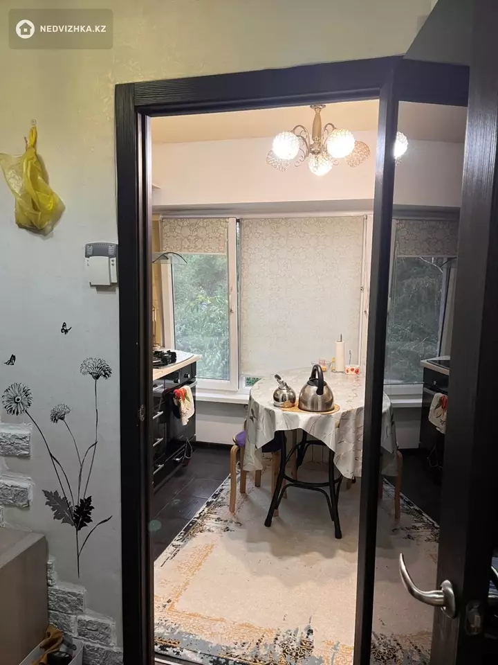 3-комнатная квартира, этаж 3 из 4, 67 м², фотография 4