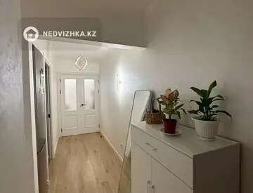 3-комнатная квартира, этаж 2 из 5, 57 м², миниатюра 1