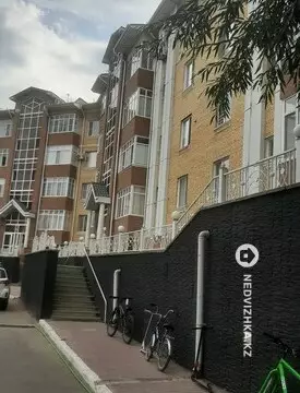 2-комнатная квартира, этаж 1 из 4, 82 м²