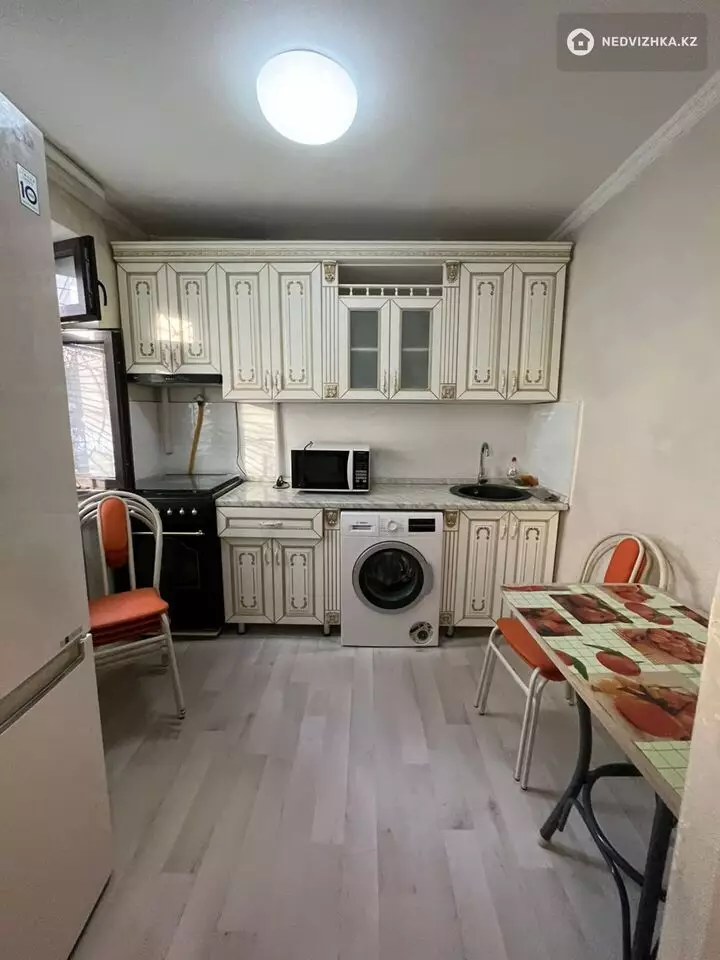 3-комнатная квартира, этаж 1 из 4, 60 м², На длительный срок