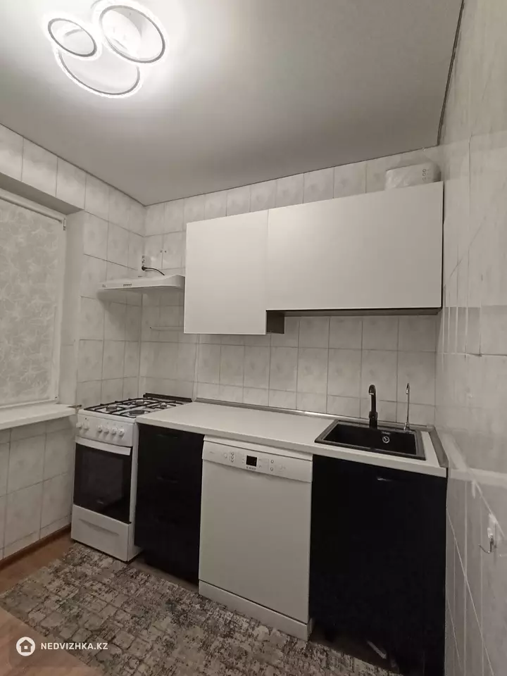 3-комнатная квартира, этаж 4 из 4, 60 м², фотография 5