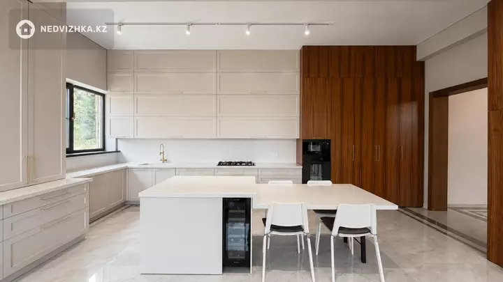 6-комнатный дом, 16 соток, 613 м²