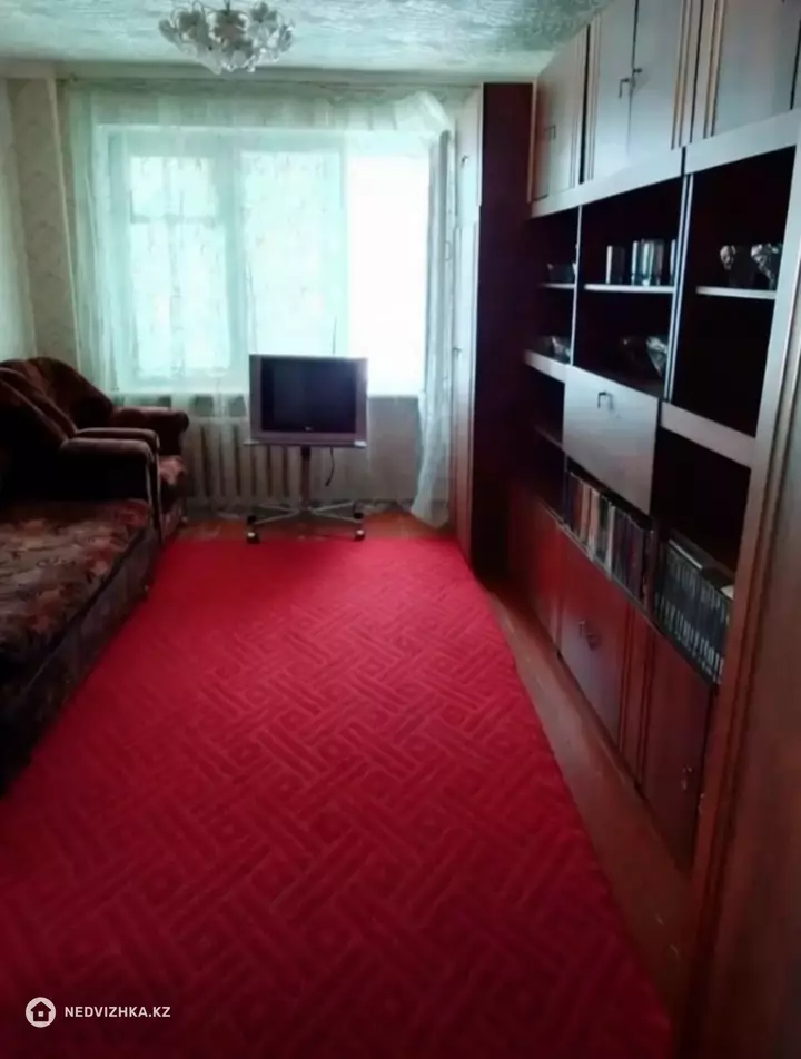2-комнатная квартира, этаж 4 из 5, 42 м²