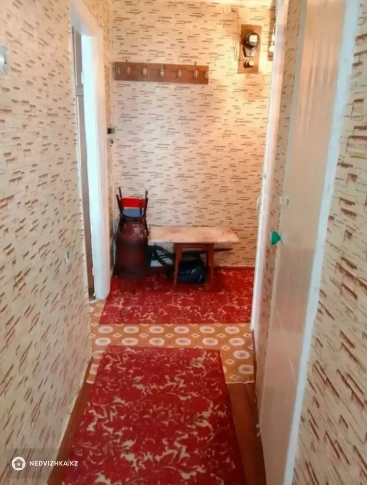 2-комнатная квартира, этаж 4 из 5, 42 м², фотография 2