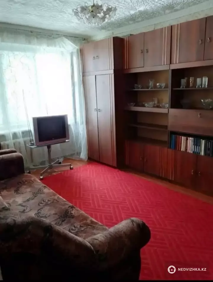 2-комнатная квартира, этаж 4 из 5, 42 м², фотография 3