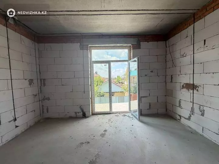5-комнатный таунхаус, 3 соток, 250 м², фотография 2