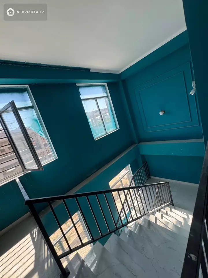 2-комнатная квартира, этаж 3 из 3, 69 м², фотография 4