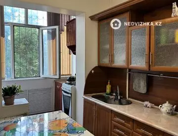 4-комнатная квартира, этаж 2 из 5, 75 м²
