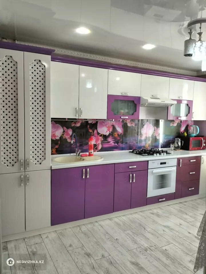 3-комнатная квартира, этаж 9 из 9, 69 м²
