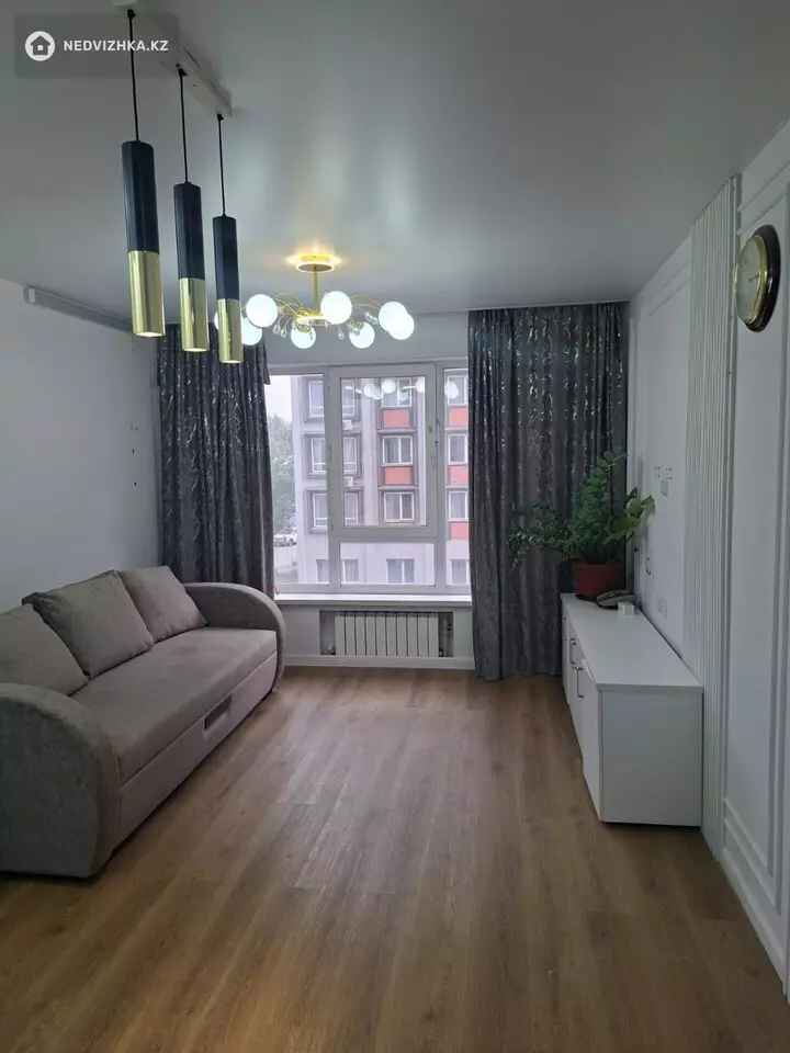 2-комнатная квартира, этаж 3 из 10, 48 м², фотография 3