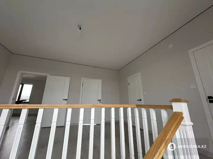 6-комнатный дом, 7 соток, 230 м², фотография 4
