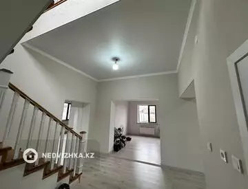 6-комнатный дом, 7 соток, 230 м²