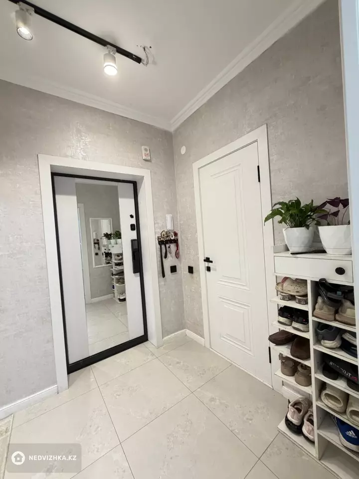 2-комнатная квартира, этаж 1 из 12, 59 м², фотография 4