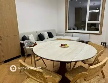 3-комнатная квартира, этаж 8 из 17, 77 м², миниатюра 1