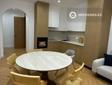 3-комнатная квартира, этаж 8 из 17, 77 м², миниатюра 2