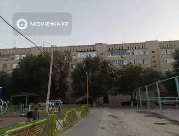3-комнатная квартира, этаж 4 из 5, 68 м², На длительный срок
