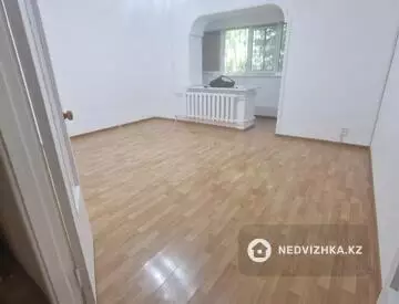 2-комнатная квартира, этаж 1 из 9, 56 м², миниатюра 2