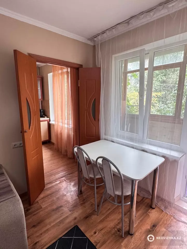 3-комнатная квартира, этаж 2 из 4, 62 м², фотография 2
