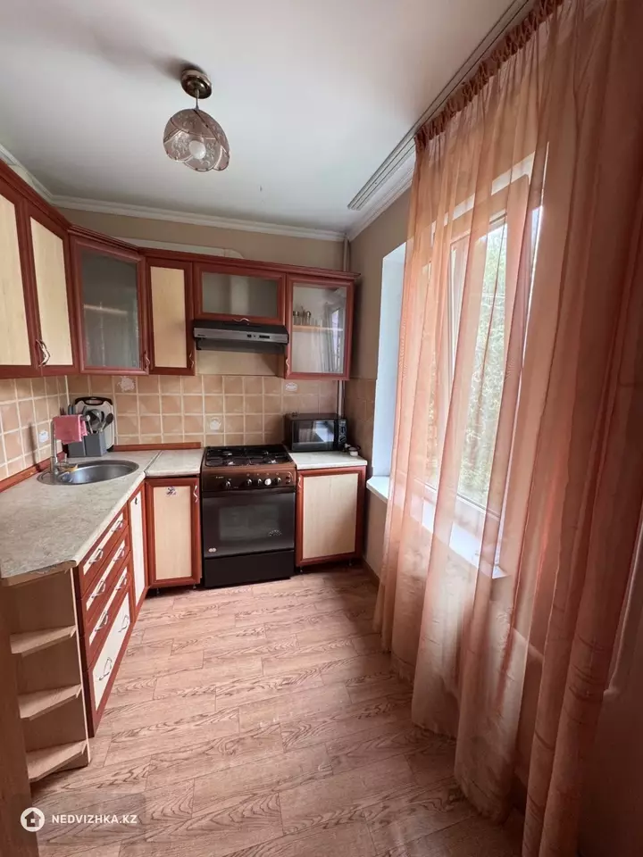 3-комнатная квартира, этаж 2 из 4, 62 м², фотография 3