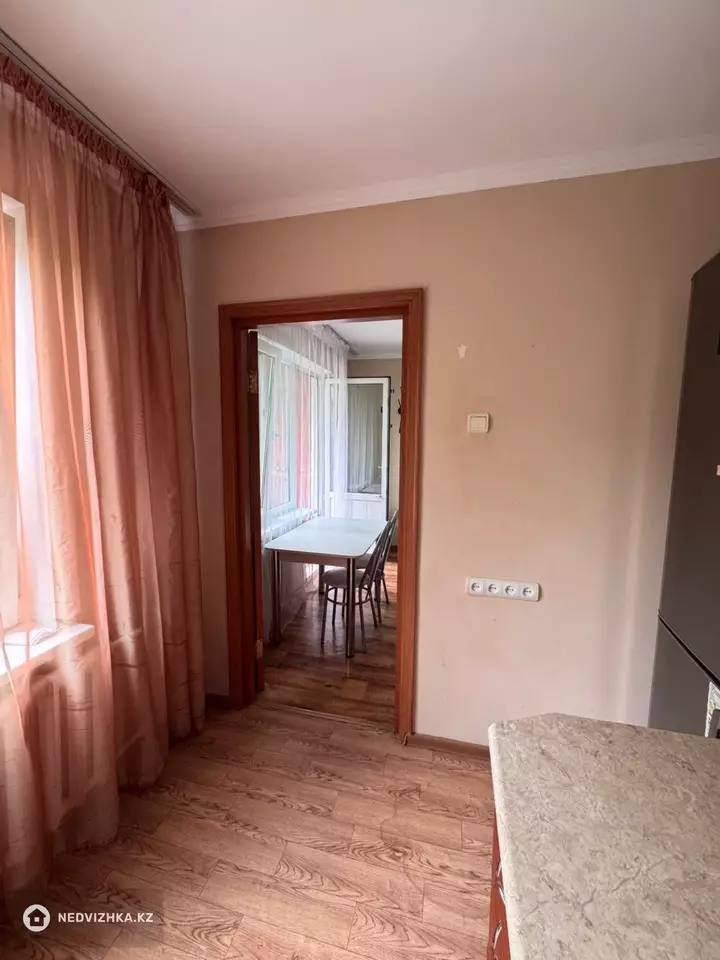 3-комнатная квартира, этаж 2 из 4, 62 м², фотография 5