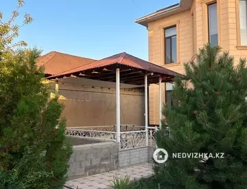 7-комнатный дом, 8 соток, 360 м²