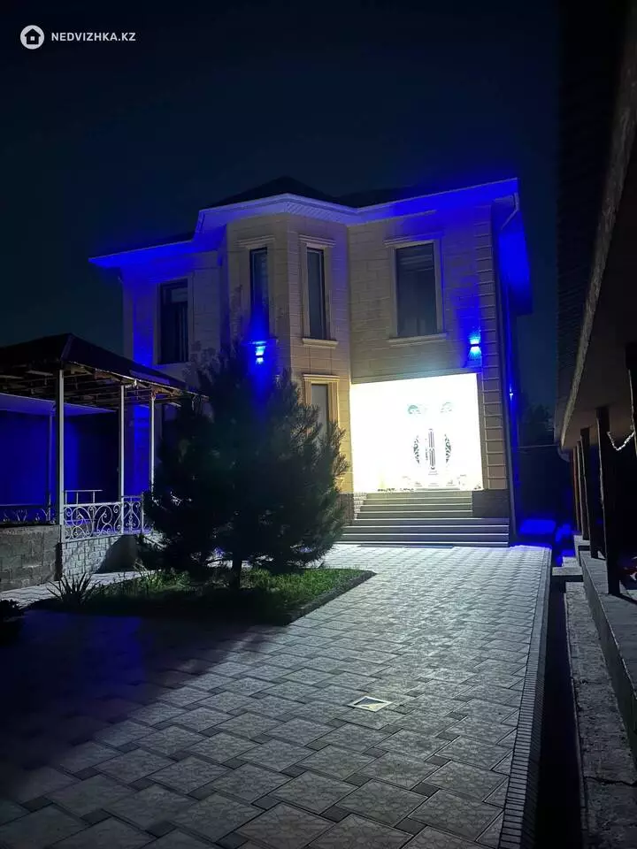 7-комнатный дом, 8 соток, 360 м², фотография 2