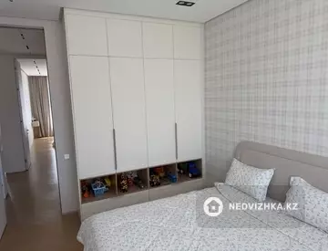 4-комнатная квартира, этаж 10 из 12, 110 м²