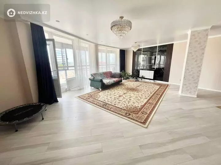 4-комнатная квартира, этаж 5 из 13, 175 м²