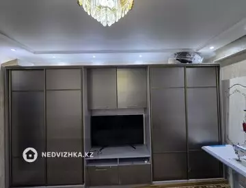 2-комнатная квартира, этаж 3 из 9, 64 м², миниатюра 3