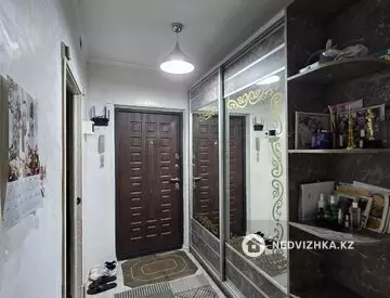 2-комнатная квартира, этаж 3 из 9, 64 м², миниатюра 6