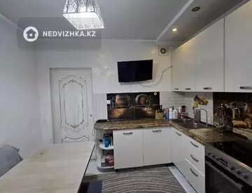 2-комнатная квартира, этаж 3 из 9, 64 м², миниатюра 10