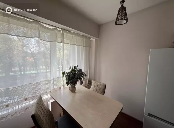 3-комнатная квартира, этаж 3 из 4, 63 м², фотография 2