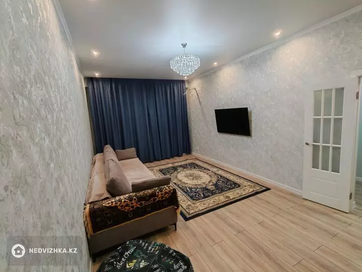 3-комнатная квартира, этаж 2 из 12, 100 м², фотография 2