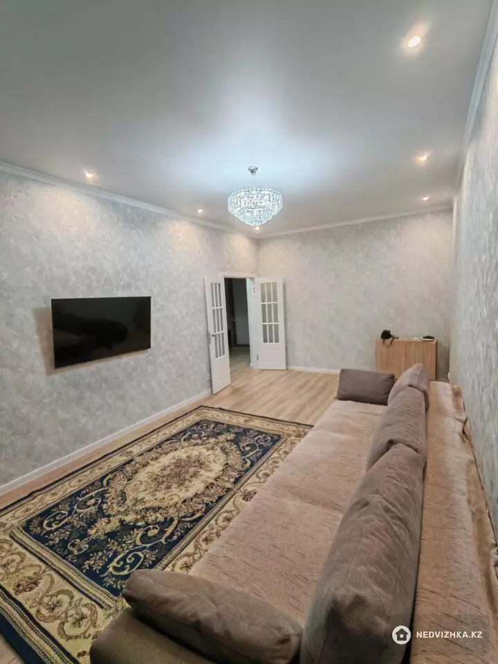 3-комнатная квартира, этаж 2 из 12, 100 м², фотография 3
