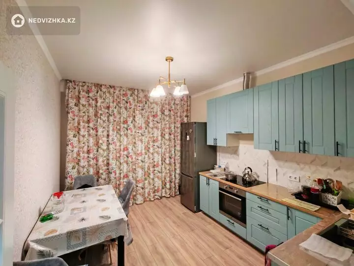 3-комнатная квартира, этаж 2 из 12, 100 м², фотография 5