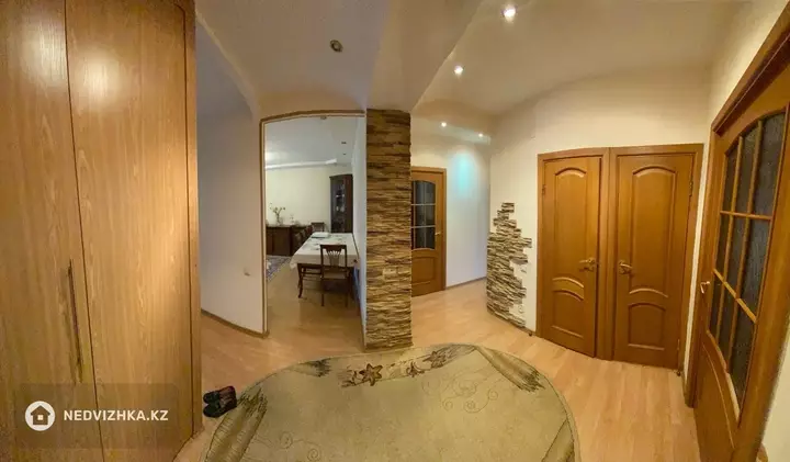 4-комнатная квартира, этаж 4 из 4, 92 м²