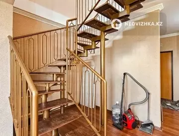 3-комнатная квартира, этаж 9 из 10, 147 м², миниатюра 9