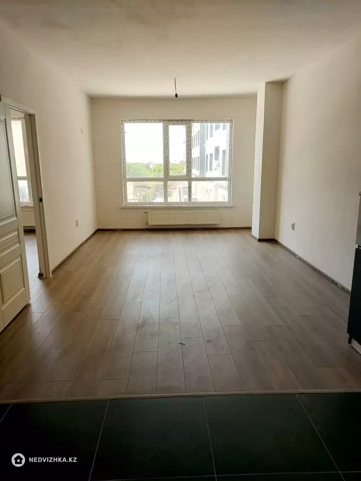 1-комнатная квартира, этаж 2 из 9, 52 м², фотография 2