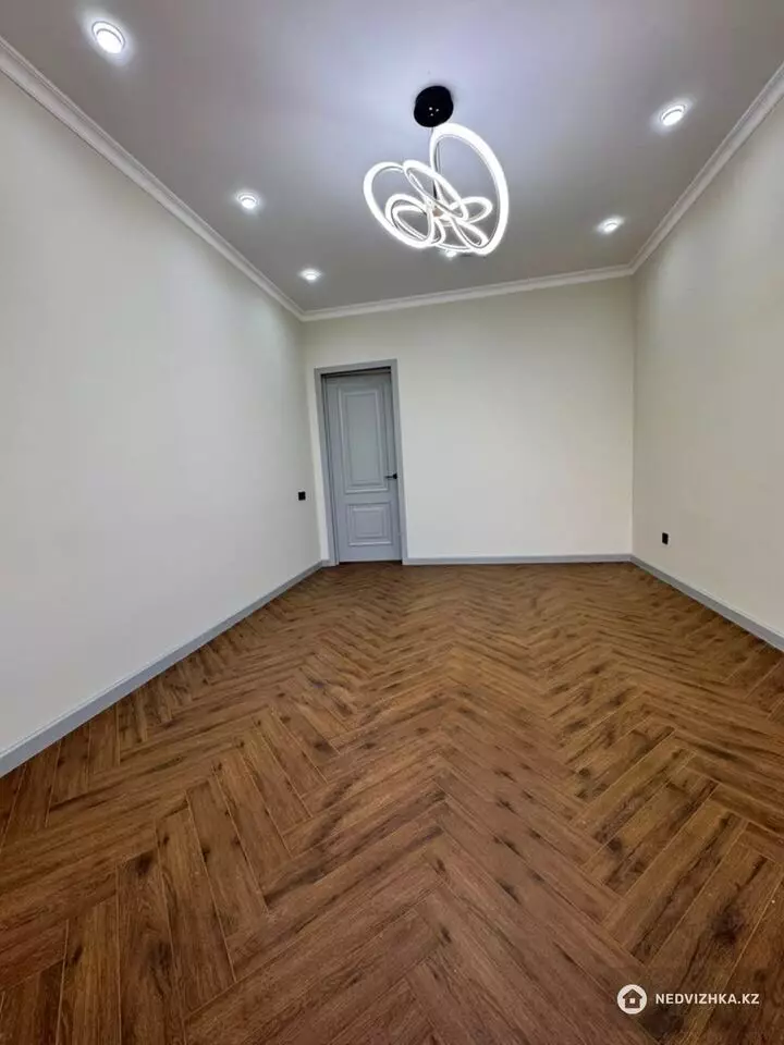 4-комнатная квартира, этаж 3 из 9, 130 м², фотография 2