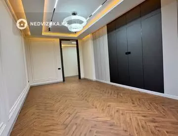 4-комнатная квартира, этаж 3 из 9, 130 м²