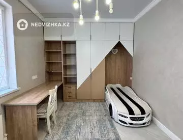 4-комнатная квартира, этаж 9 из 12, 111 м²