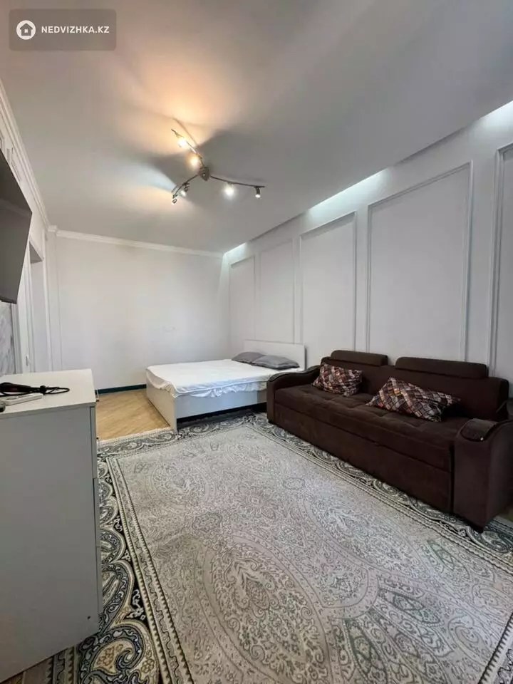 1-комнатная квартира, этаж 10 из 12, 50 м², фотография 2