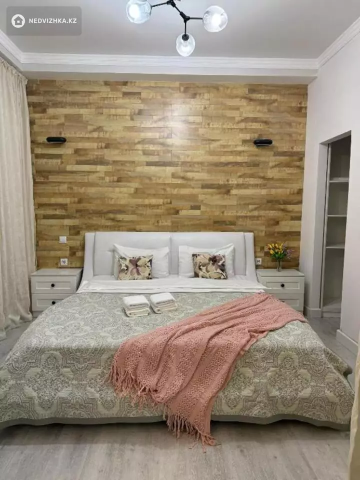 2-комнатная квартира, этаж 5 из 18, 52 м², Посуточно