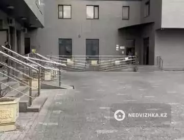 2-комнатная квартира, этаж 5 из 18, 52 м², Посуточно, миниатюра 9